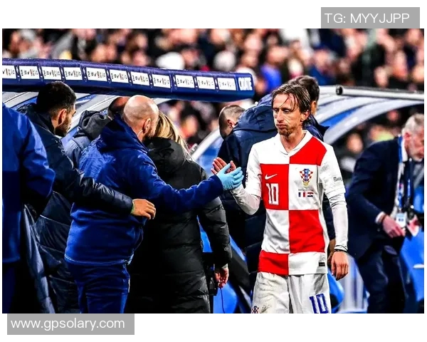 苏西奇谈与莫德里奇的竞争与学习经历在米兰城的成长之路 苏西奇谈与莫德里奇的竞争与学习经历在米兰城的成长之路