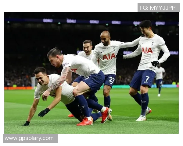 热刺迎战利兹联首发阵容公布西蒙斯特尔库杜斯出战帕利尼亚参赛