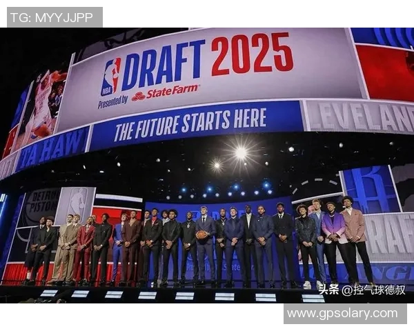 埃奇库姆首秀表现惊艳砍下34分与名宿齐名赢得队友认可