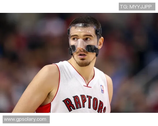 莱万因伤缺席至少四周球迷期待他早日回归赛场 莱万因伤缺席至少四周球迷期待他早日回归赛场