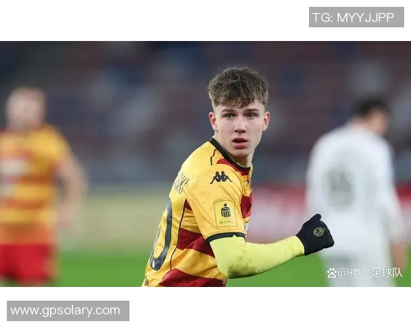 波尔图官方宣布签下17岁波兰边锋皮图谢夫斯基违约金高达6000万 波尔图官方宣布签下17岁波兰边锋皮图谢夫斯基违约金高达6000万